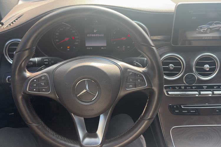 Used Mercedes-Benz GLC 2016 GLC 300 4MATIC Dynamic Model Steering Wheel