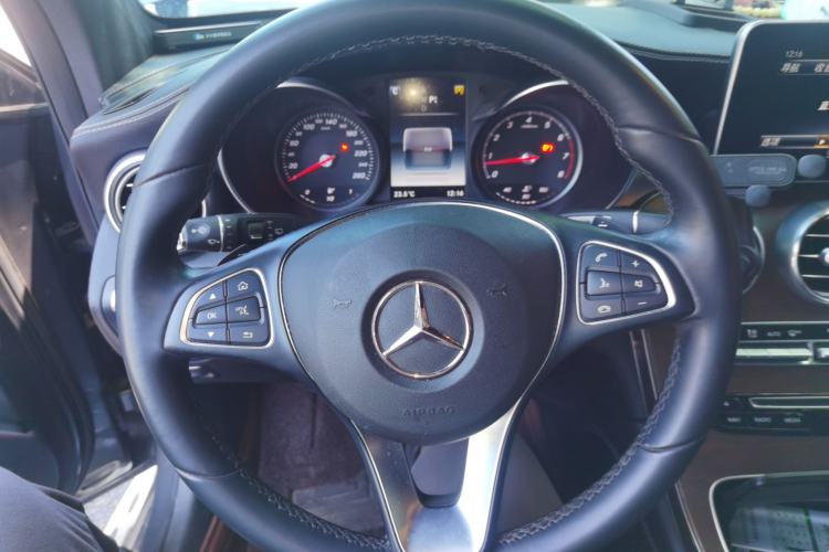 Used Mercedes-Benz GLC 2016 GLC 300 4MATIC Dynamic Model Steering Wheel