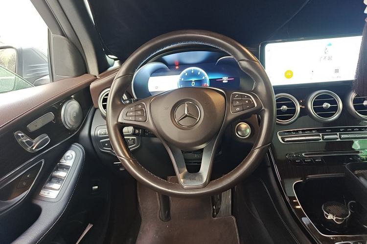 Used Mercedes-Benz GLC 2016 GLC 260 4MATIC Luxury Model Steering Wheel