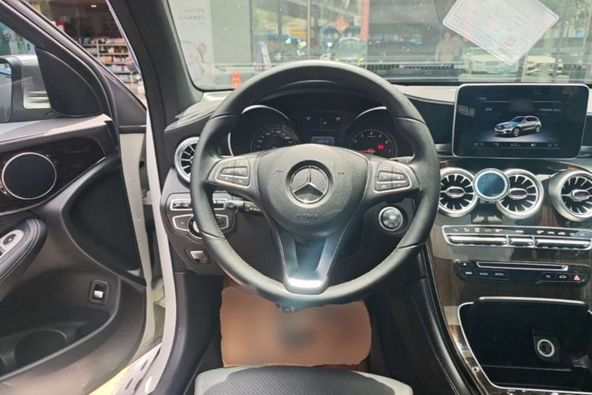 Used Mercedes-Benz GLC 2016 GLC 260 4MATIC Luxury Model Steering Wheel
