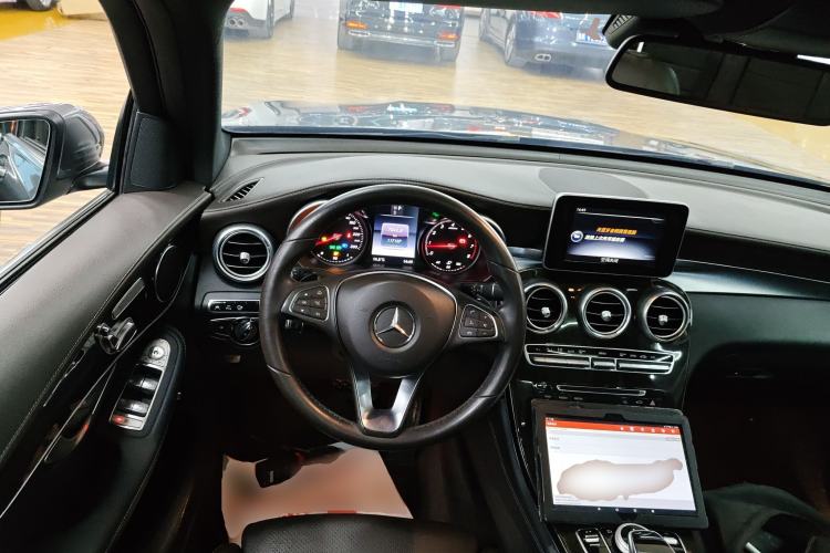 Used Mercedes-Benz GLC 2016 GLC 260 4MATIC Luxury Model Steering Wheel