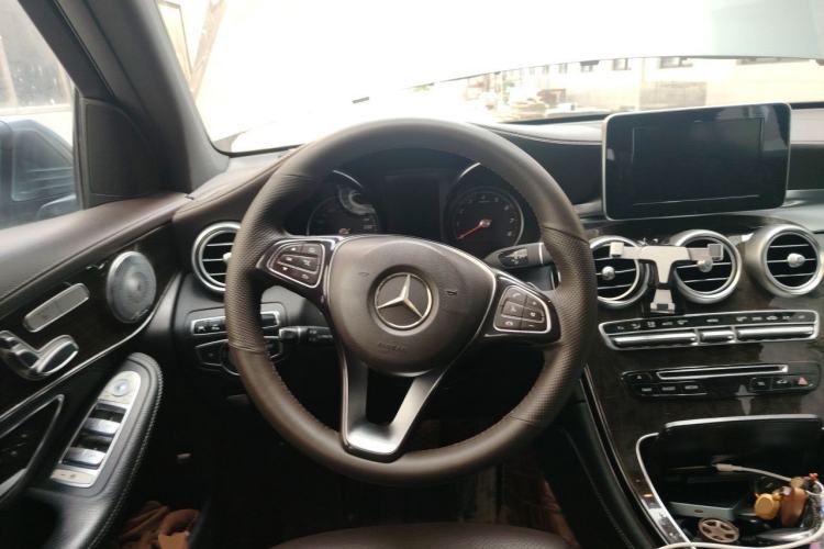 Used Mercedes-Benz GLC 2016 GLC 260 4MATIC Luxury Model Steering Wheel
