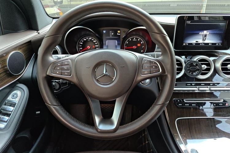 Used Mercedes-Benz GLC 2016 GLC 260 4MATIC Luxury Model Steering Wheel