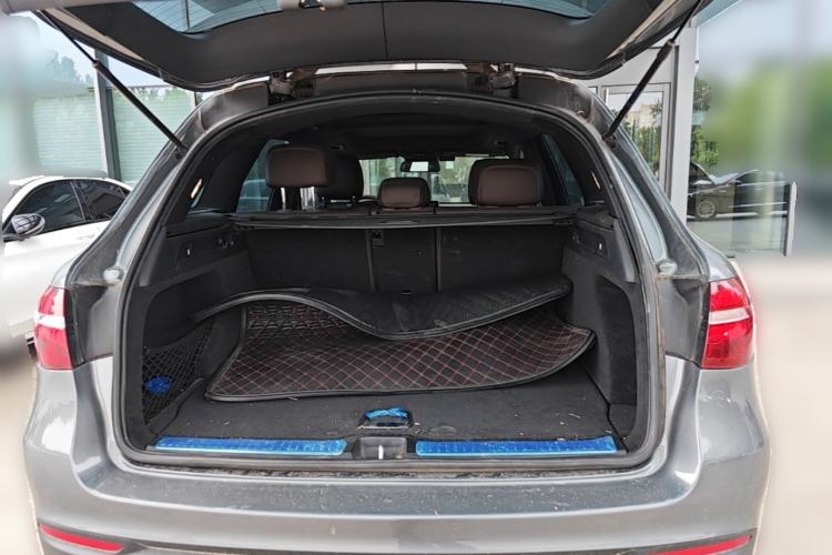 Used Mercedes-Benz GLC 2016 GLC 260 4MATIC Dynamic Edition Trunk