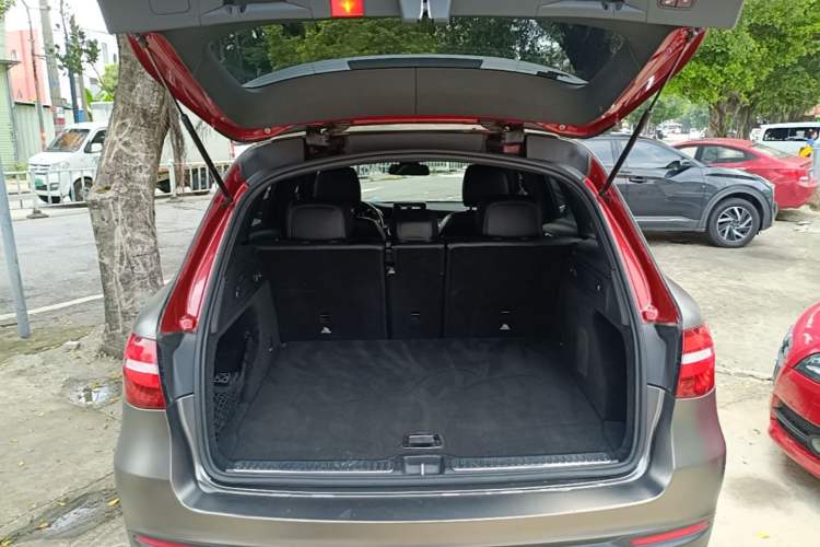 Used Mercedes-Benz GLC 2016 GLC 260 4MATIC Dynamic Edition Trunk