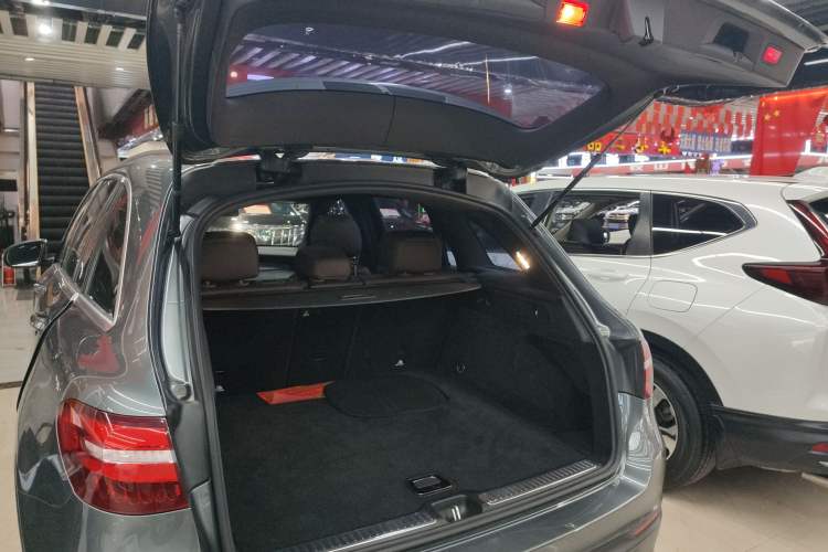 Used Mercedes-Benz GLC 2016 GLC 260 4MATIC Dynamic Edition Trunk