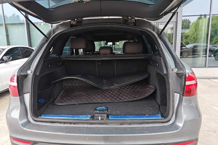 Used Mercedes-Benz GLC 2016 GLC 260 4MATIC Luxury Model Trunk