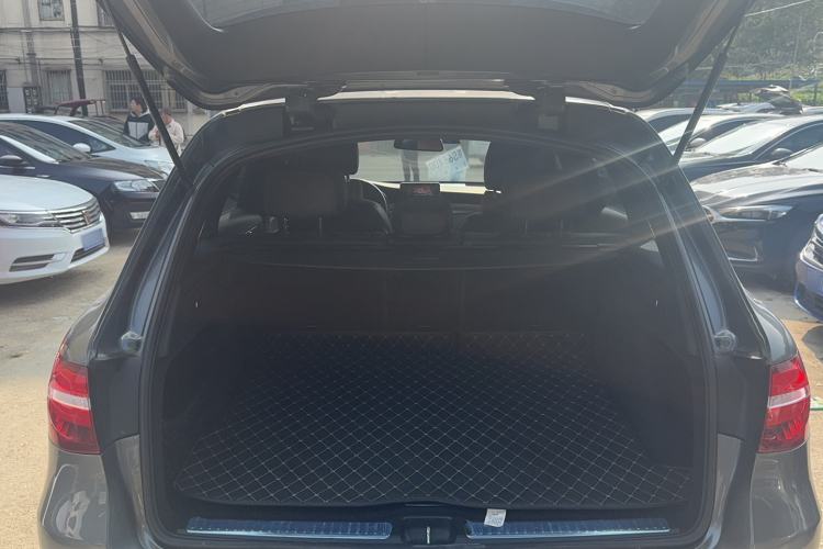 Used Mercedes-Benz GLC 2016 GLC 300 4MATIC Dynamic Model Trunk