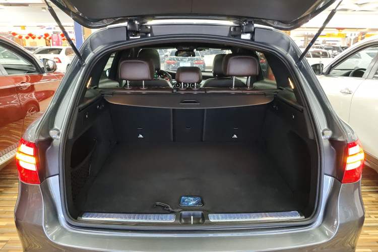 Used Mercedes-Benz GLC 2016 GLC 260 4MATIC Luxury Model Trunk