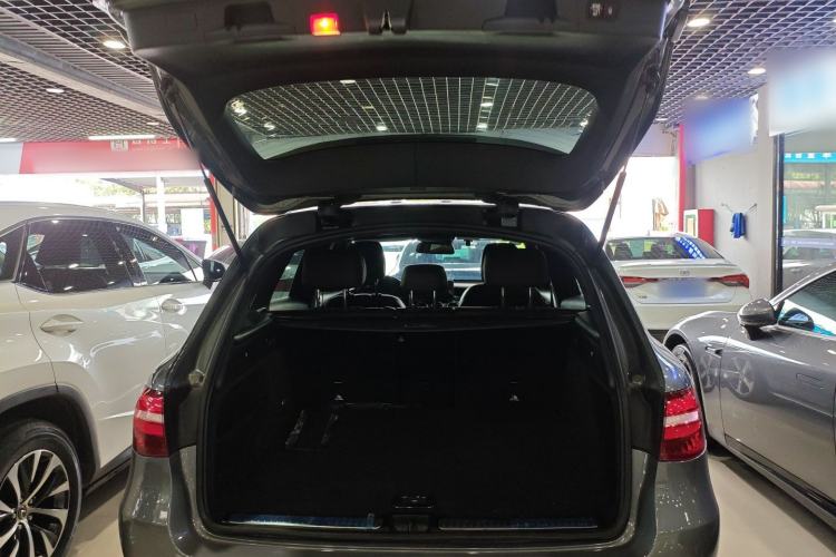 Used Mercedes-Benz GLC 2016 GLC 300 4MATIC Dynamic Model Trunk
