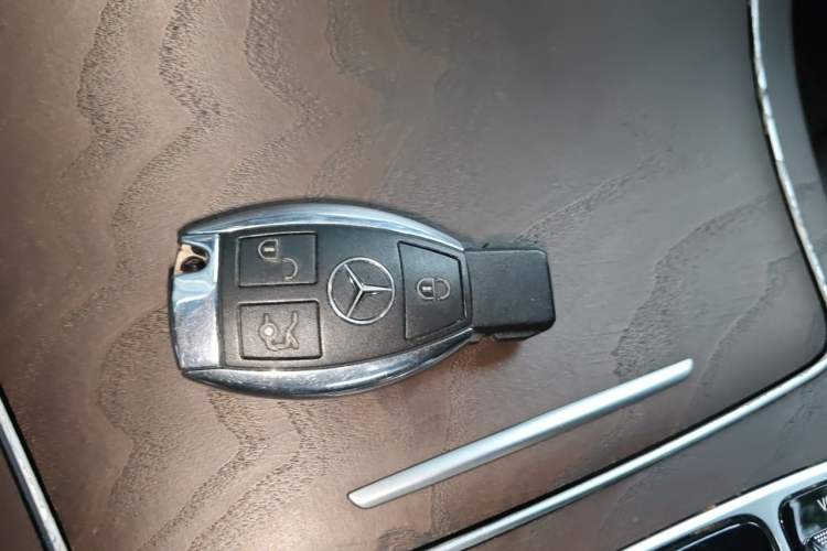 Used Mercedes-Benz GLC 2016 GLC 300 4MATIC Dynamic Model Vehicle Key