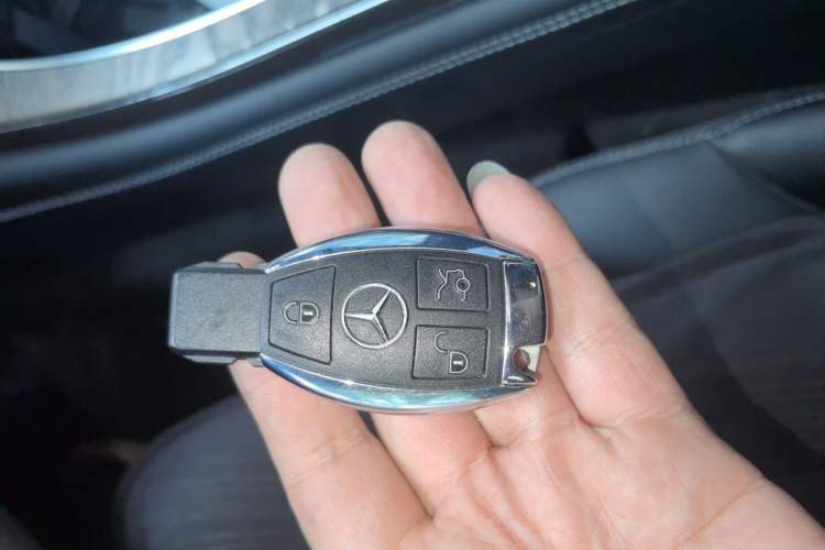 Used Mercedes-Benz GLC 2016 GLC 300 4MATIC Dynamic Model Vehicle Key