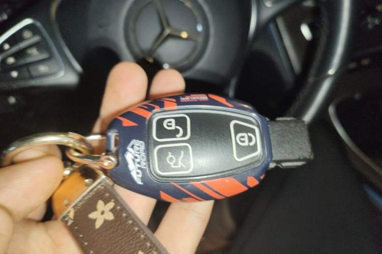 Used Mercedes-Benz GLC 2016 GLC 300 4MATIC Dynamic Model Vehicle Key