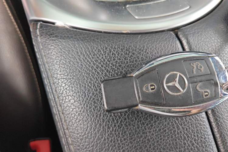 Used Mercedes-Benz GLC 2016 GLC 260 4MATIC Luxury Model Vehicle Key