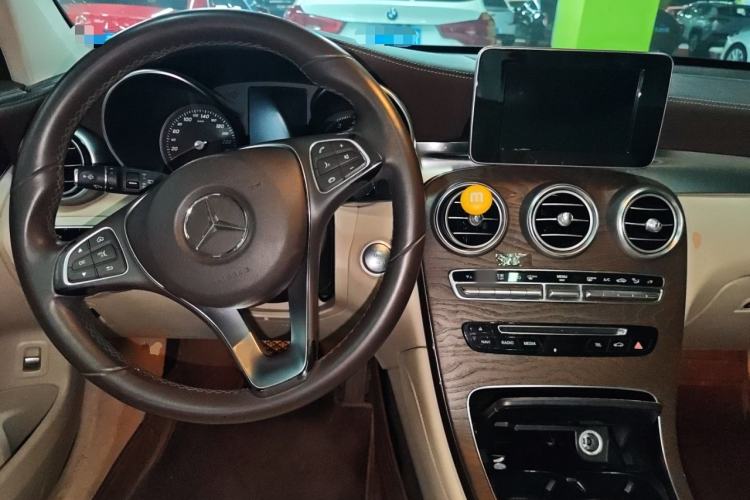 Used Mercedes-Benz GLC 2016 GLC 300 4MATIC Dynamic Model Center Console