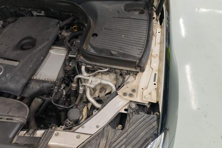 Used Mercedes-Benz GLC 2016 GLC 300 4MATIC Dynamic Model Engine Bay Left