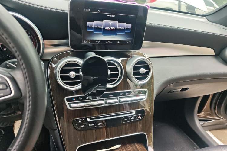 Used Mercedes-Benz GLC 2016 GLC 260 4MATIC Dynamic Edition Audio And AC Panel