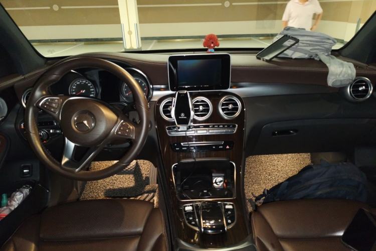 Used Mercedes-Benz GLC 2016 GLC 260 4MATIC Luxury Model Center Console