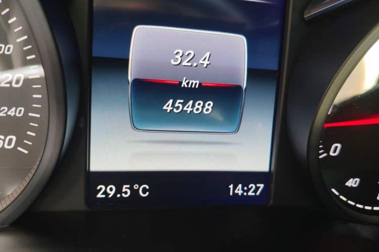 Used Mercedes-Benz GLC 2016 GLC 200 4MATIC Odometer Close Up