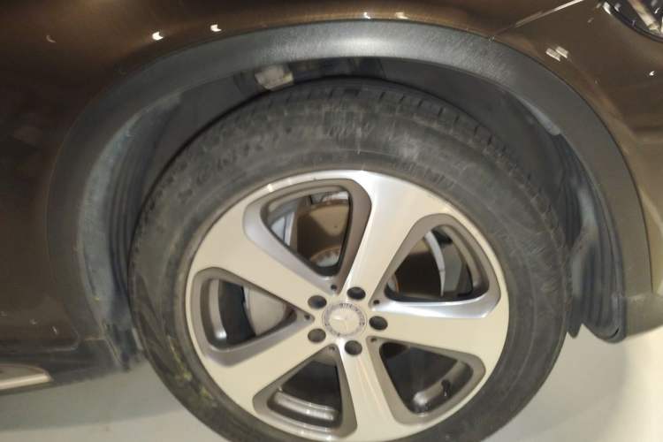 Used Mercedes-Benz GLC 2016 GLC 260 4MATIC Luxury Model Right Front Wheel Hub