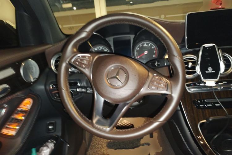 Used Mercedes-Benz GLC 2016 GLC 260 4MATIC Luxury Model Steering Wheel