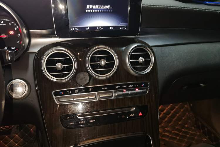 Used Mercedes-Benz GLC 2016 GLC 260 4MATIC Dynamic Edition Audio And AC Panel