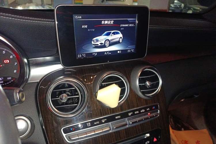 Used Mercedes-Benz GLC 2016 GLC 260 4MATIC Dynamic Edition Audio And AC Panel