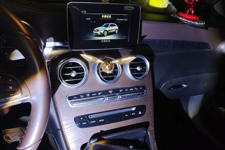 Used Mercedes-Benz GLC 2016 GLC 300 4MATIC Dynamic Model Audio And AC Panel
