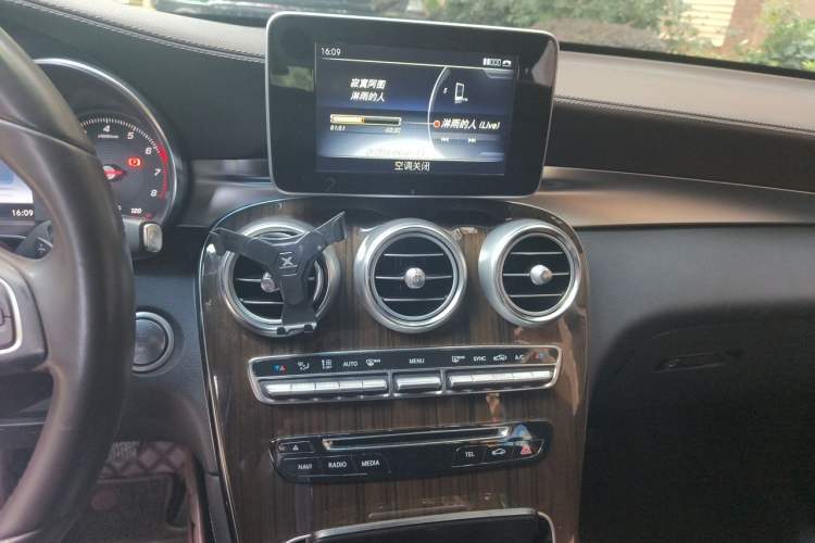 Used Mercedes-Benz GLC 2016 GLC 260 4MATIC Dynamic Edition Audio And AC Panel