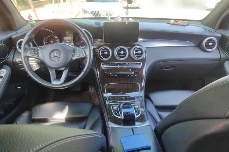 Used Mercedes-Benz GLC 2016 GLC 260 4MATIC Luxury Model Center Console