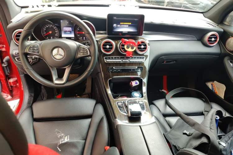 Used Mercedes-Benz GLC 2016 GLC 260 4MATIC Luxury Model Center Console