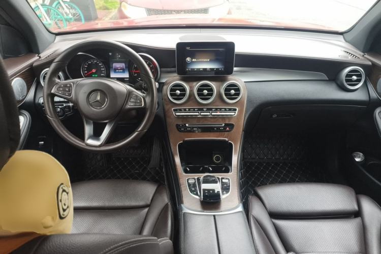 Used Mercedes-Benz GLC 2016 GLC 300 4MATIC Luxury Model Center Console