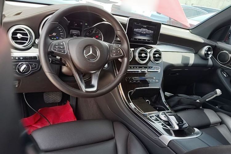 Used Mercedes-Benz GLC 2016 GLC 260 4MATIC Luxury Model Center Console