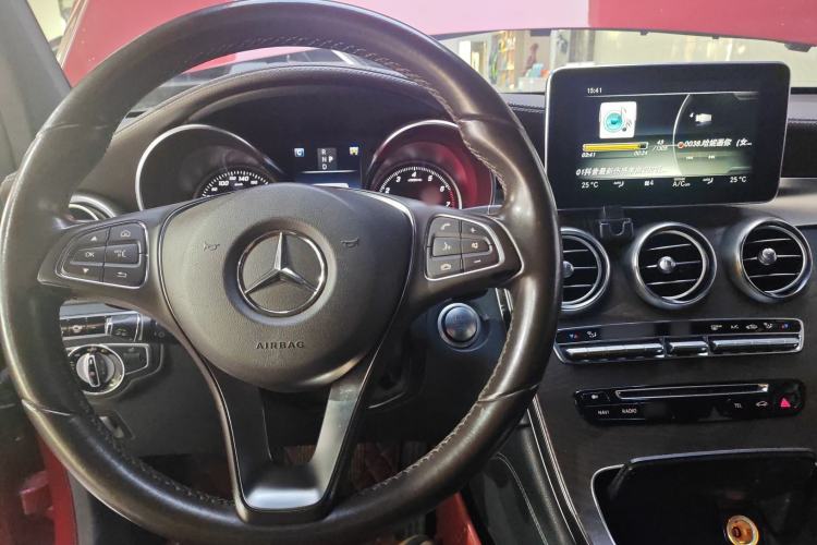 Used Mercedes-Benz GLC 2016 GLC 300 4MATIC Luxury Model Center Console