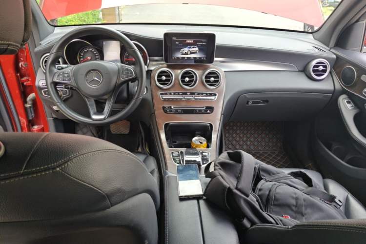 Used Mercedes-Benz GLC 2016 GLC 300 4MATIC Dynamic Model Center Console