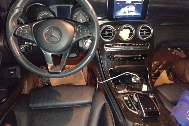 Used Mercedes-Benz GLC 2016 GLC 260 4MATIC Dynamic Edition Center Console