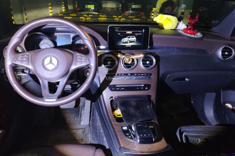 Used Mercedes-Benz GLC 2016 GLC 300 4MATIC Dynamic Model Center Console