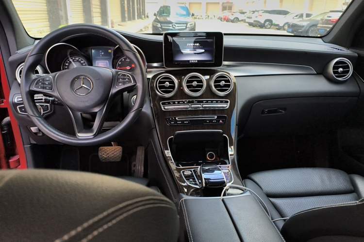 Used Mercedes-Benz GLC 2016 GLC 260 4MATIC Luxury Model Center Console