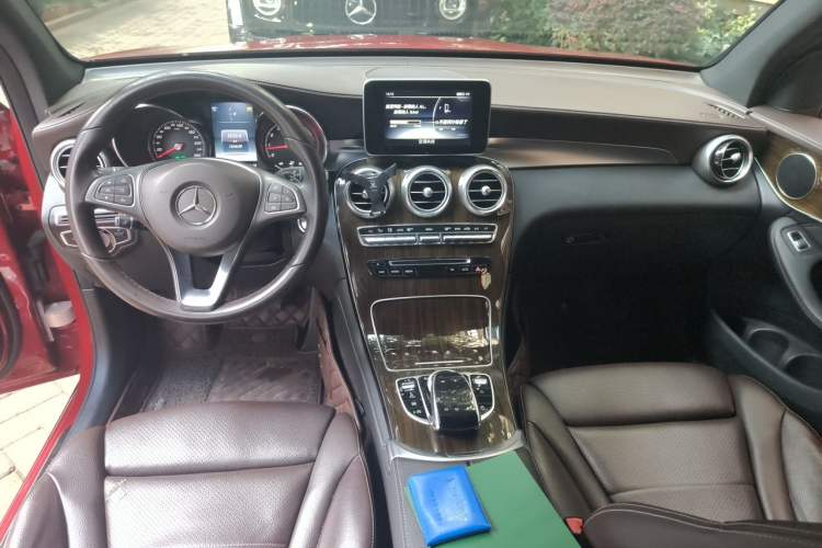Used Mercedes-Benz GLC 2016 GLC 260 4MATIC Dynamic Edition Center Console