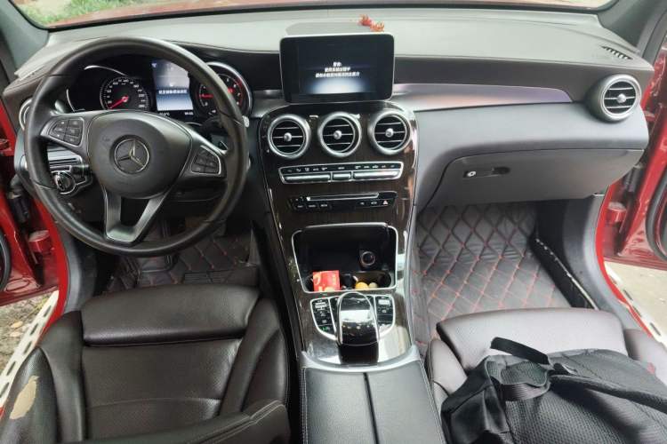 Used Mercedes-Benz GLC 2016 GLC 260 4MATIC Dynamic Edition Center Console
