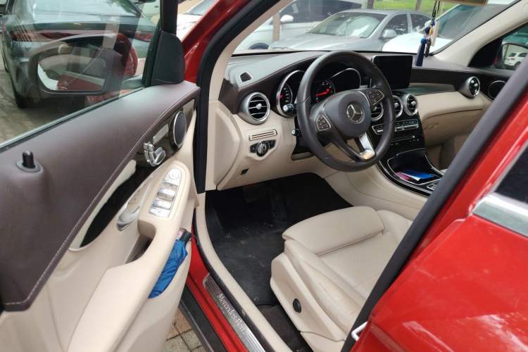 Used Mercedes-Benz GLC 2016 GLC 260 4MATIC Dynamic Edition Driver Seat