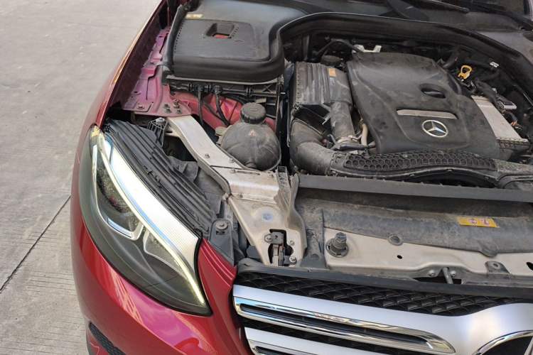Used Mercedes-Benz GLC 2016 GLC 260 4MATIC Luxury Model Engine Bay Right
