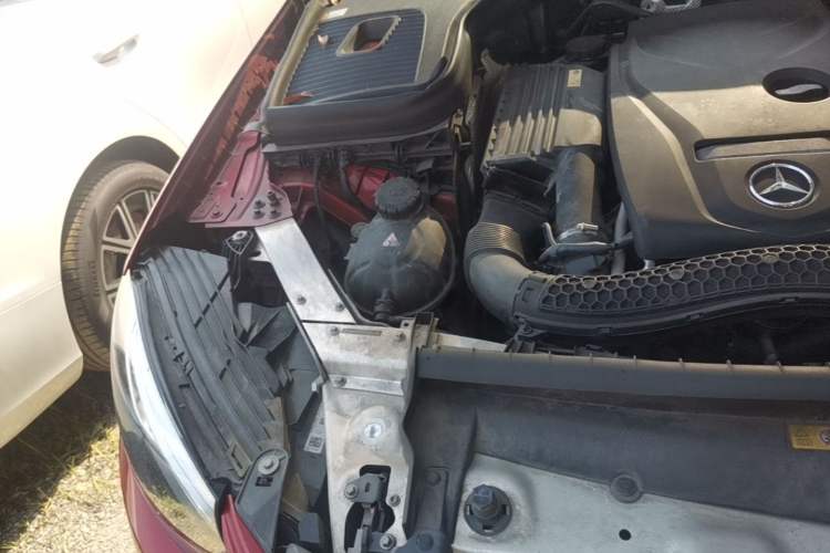 Used Mercedes-Benz GLC 2016 GLC 260 4MATIC Luxury Model Engine Bay Right
