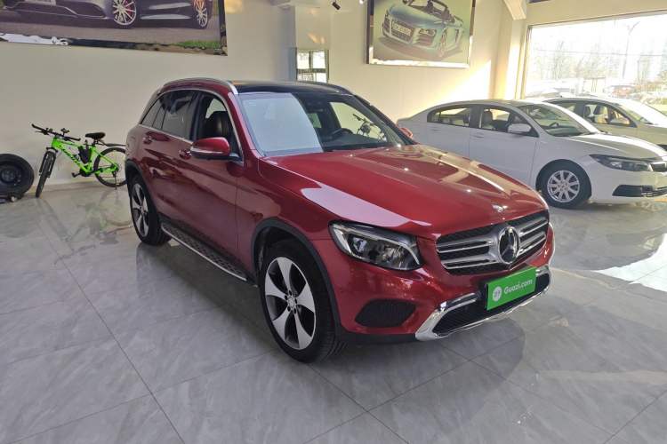 Used Mercedes-Benz GLC 2016 GLC 300 4MATIC Luxury Model Exterior 1