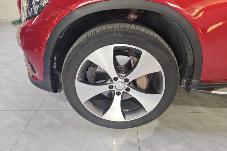 Used Mercedes-Benz GLC 2016 GLC 300 4MATIC Luxury Model Exterior 3