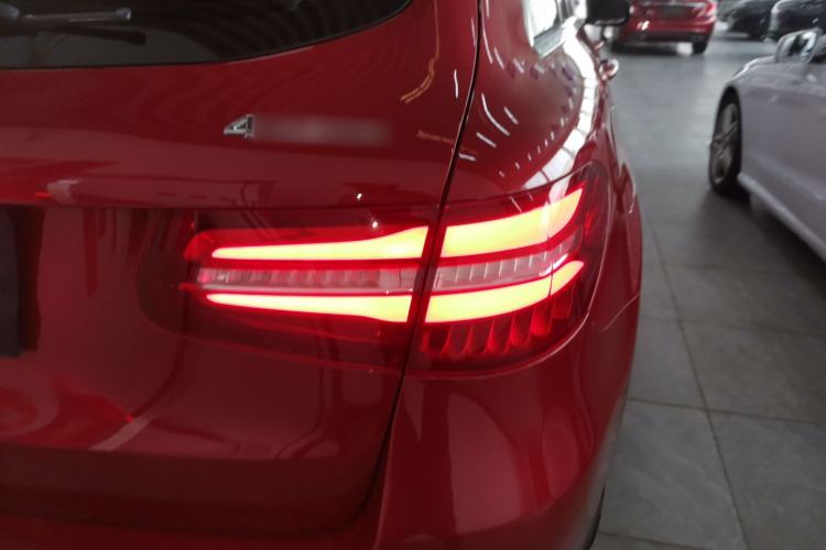 Used Mercedes-Benz GLC 2016 GLC 260 4MATIC Dynamic Edition Exterior 3