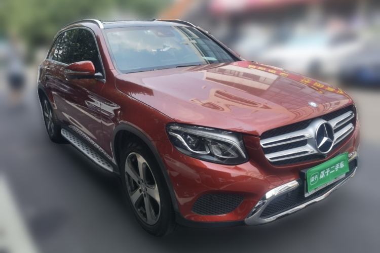 Used Mercedes-Benz GLC 2016 GLC 260 4MATIC Luxury Model Front Right 45 Deg
