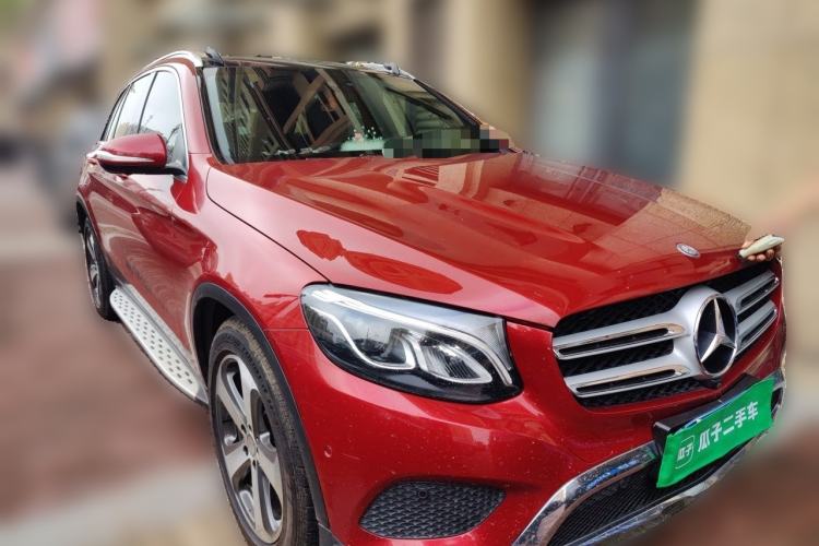 Used Mercedes-Benz GLC 2016 GLC 260 4MATIC Luxury Model Front Right 45 Deg