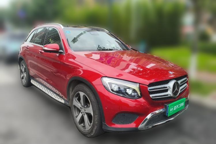 Used Mercedes-Benz GLC 2016 GLC 300 4MATIC Luxury Model Front Right 45 Deg