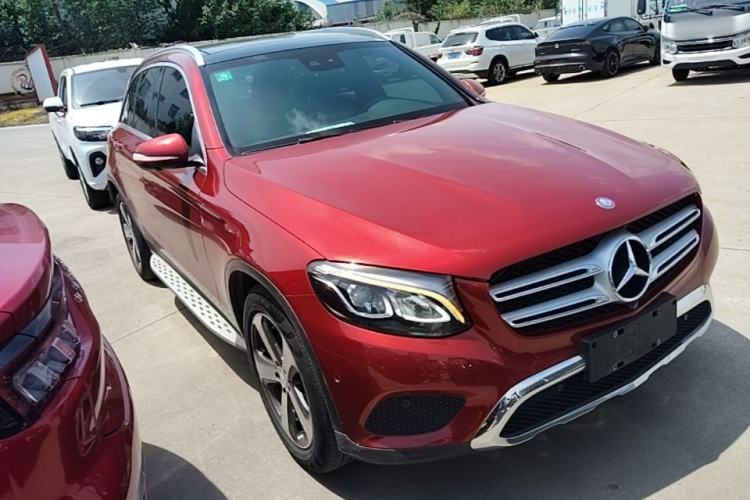 Used Mercedes-Benz GLC 2016 GLC 260 4MATIC Luxury Model Front Right 45 Deg